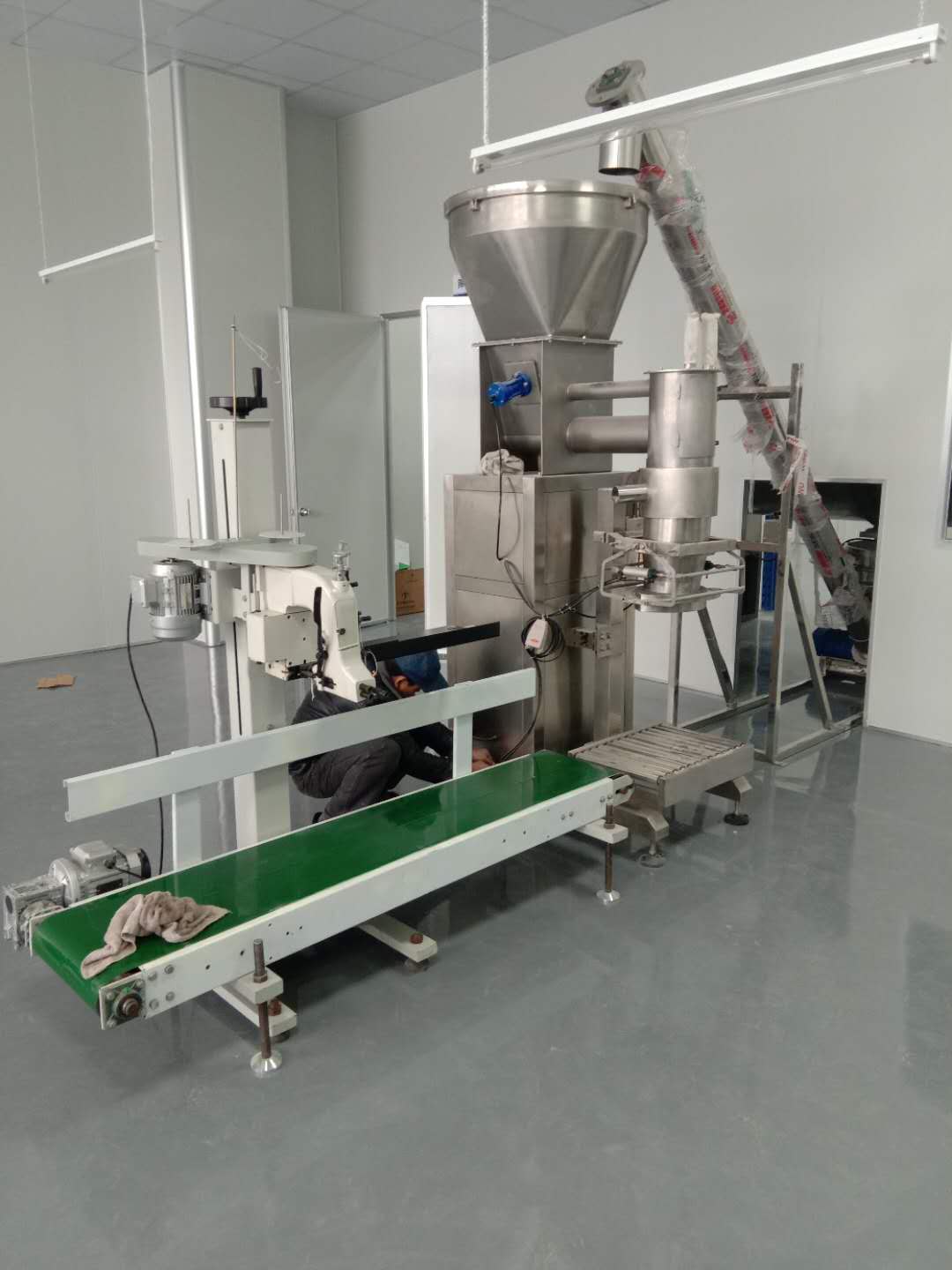 30公斤钾肥粉料定量包装秤升降式自动夹袋