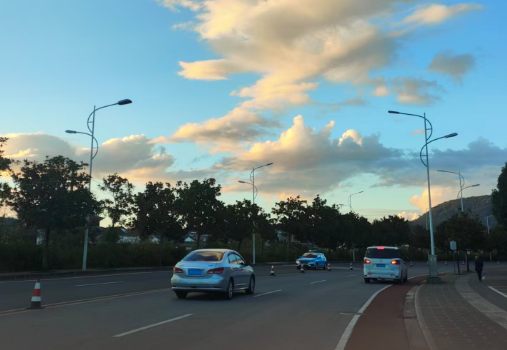 华为侯金龙：聚焦重卡超充化与运动域智能化，推动电动汽车产业高质量发展