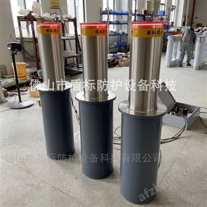 ѧУ���ſڷ�ײ����