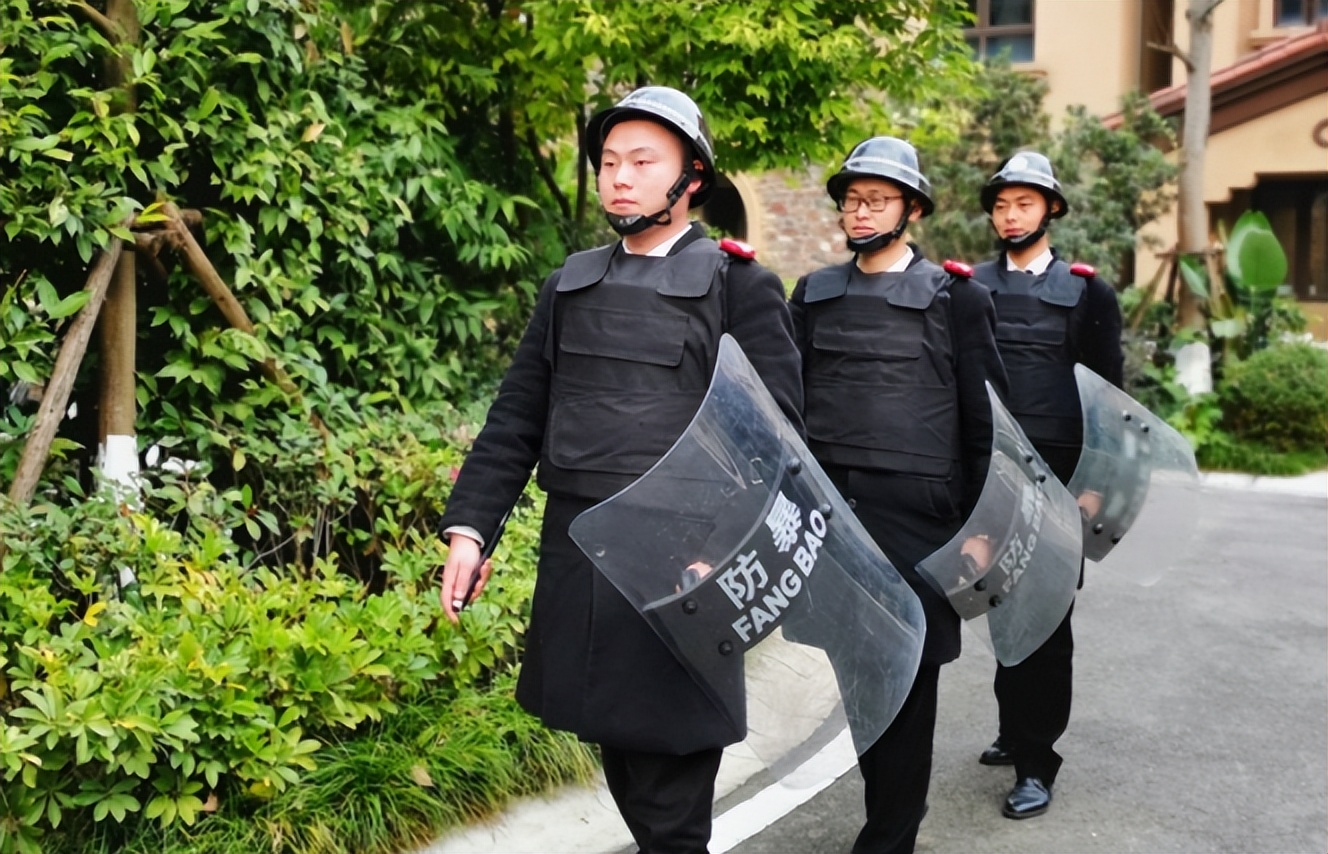 科技安防新选择&mdash;&mdash;飞天光电落地式激光对射守护工厂安全