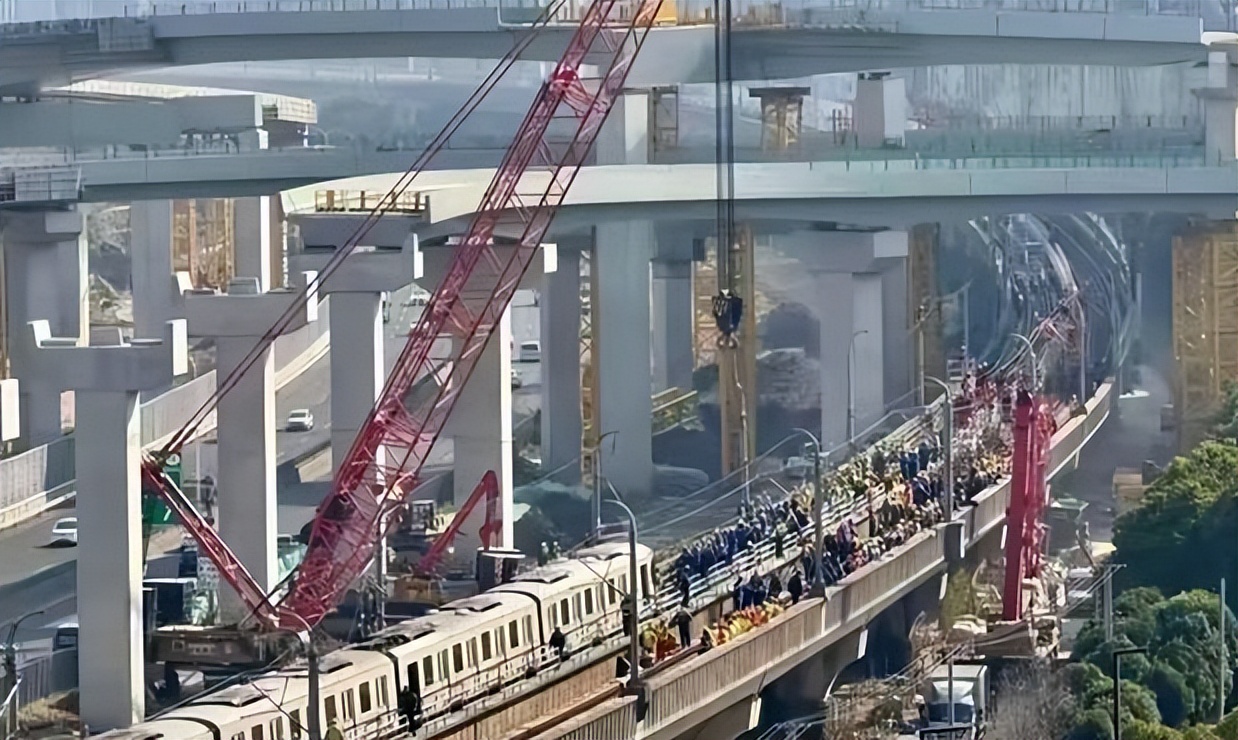 筑牢安全防线：科技守护铁路施工，让大型机械作业更安心